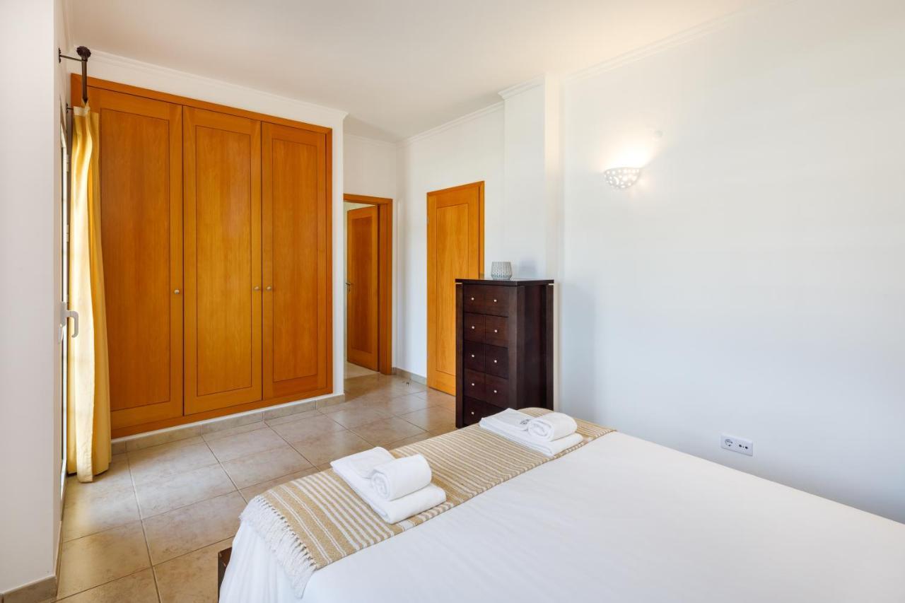 Falesia Beach Villa By The Portuguese Butler ออยุส ดิ อากวา ภายนอก รูปภาพ