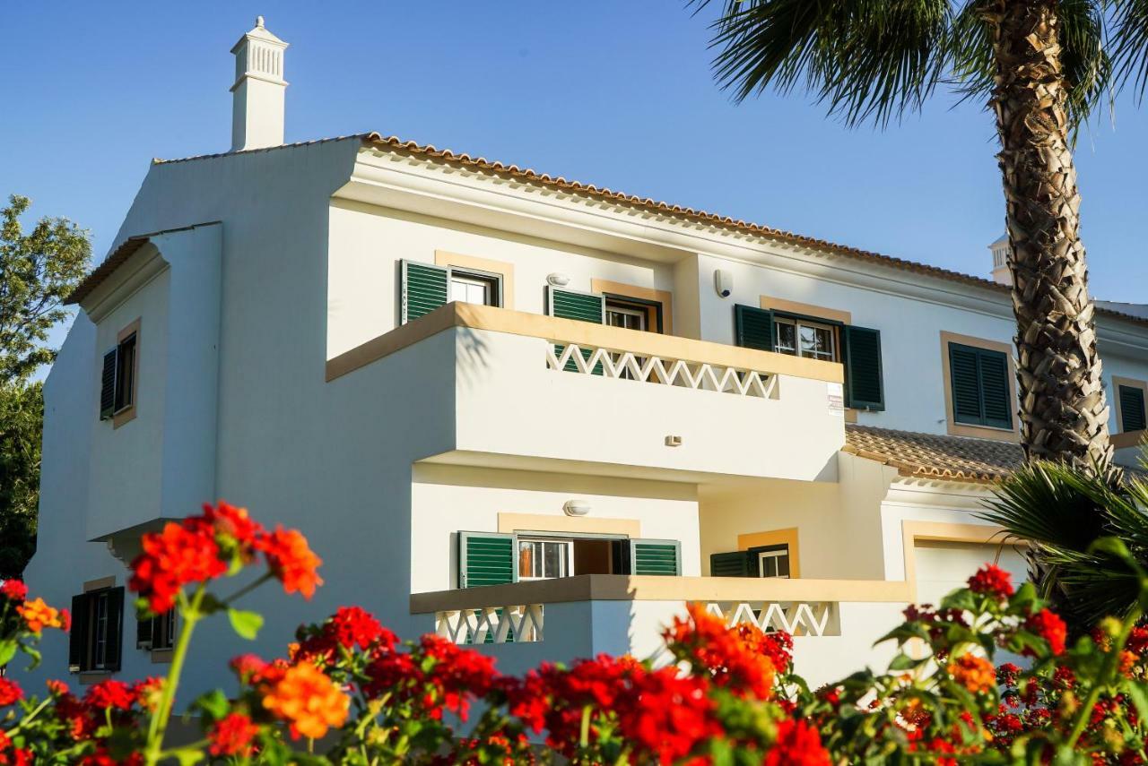 Falesia Beach Villa By The Portuguese Butler ออยุส ดิ อากวา ภายนอก รูปภาพ